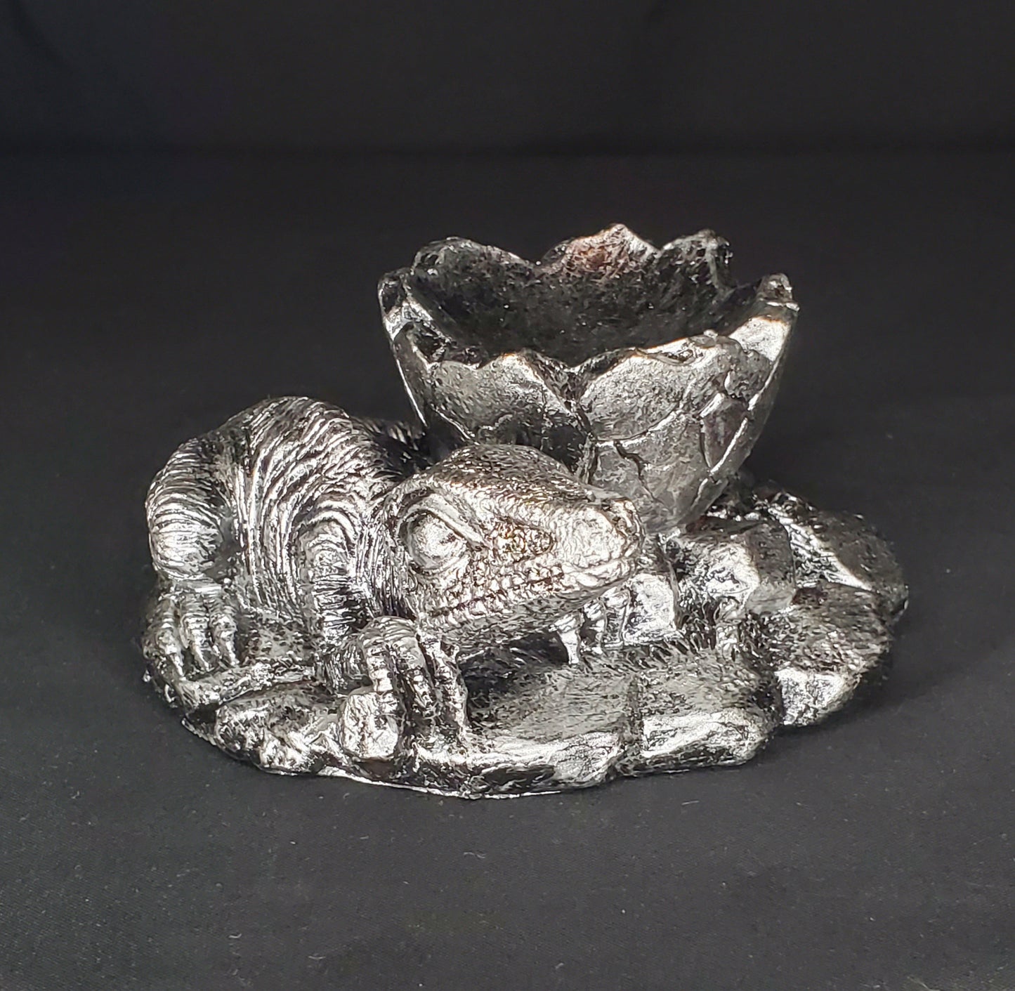 Dinosaur Sphere Holder