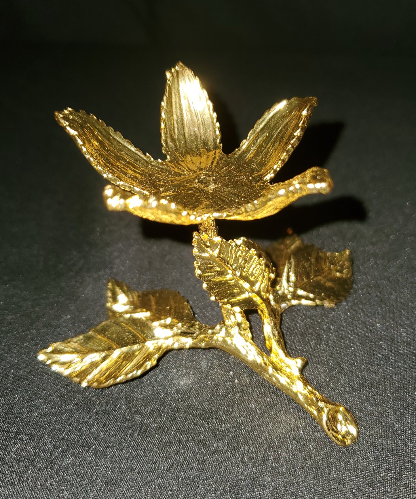 Gold Flower Sphere Holder