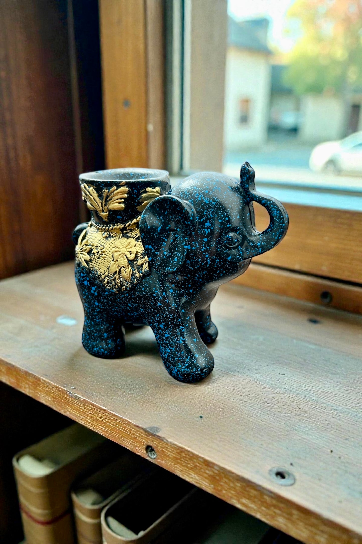 Blue Elephant Sphere Holder